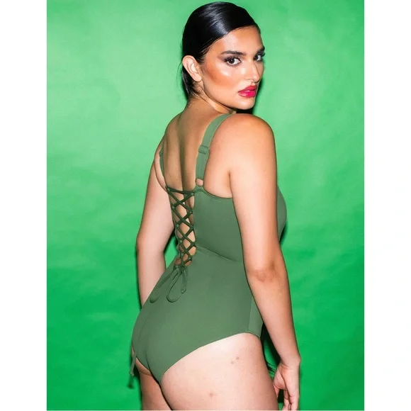 Classic Green One Piece Swimsuit with Square Neckline - Picture 2 of 8